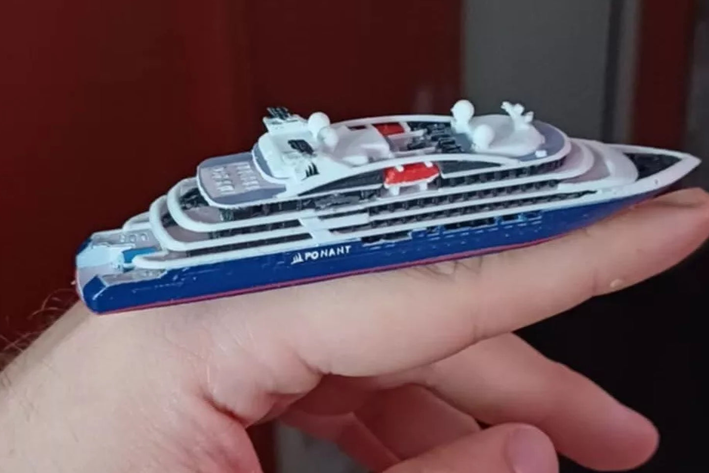 1:1250 Compagnie du Ponant' Explorer class cruise ship model