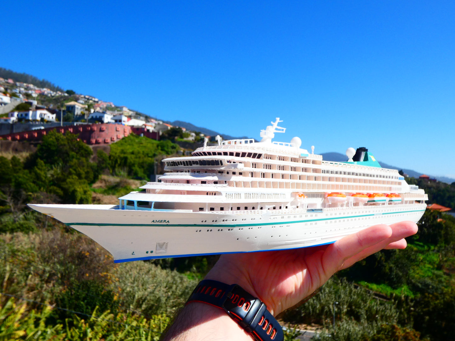 Phoenix Reisen Amera cruise ship model