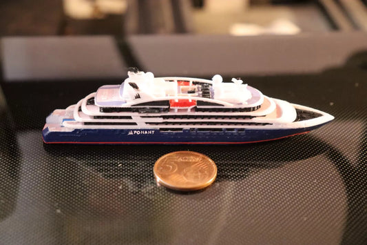 1:1250 Compagnie du Ponant' Explorer class cruise ship model