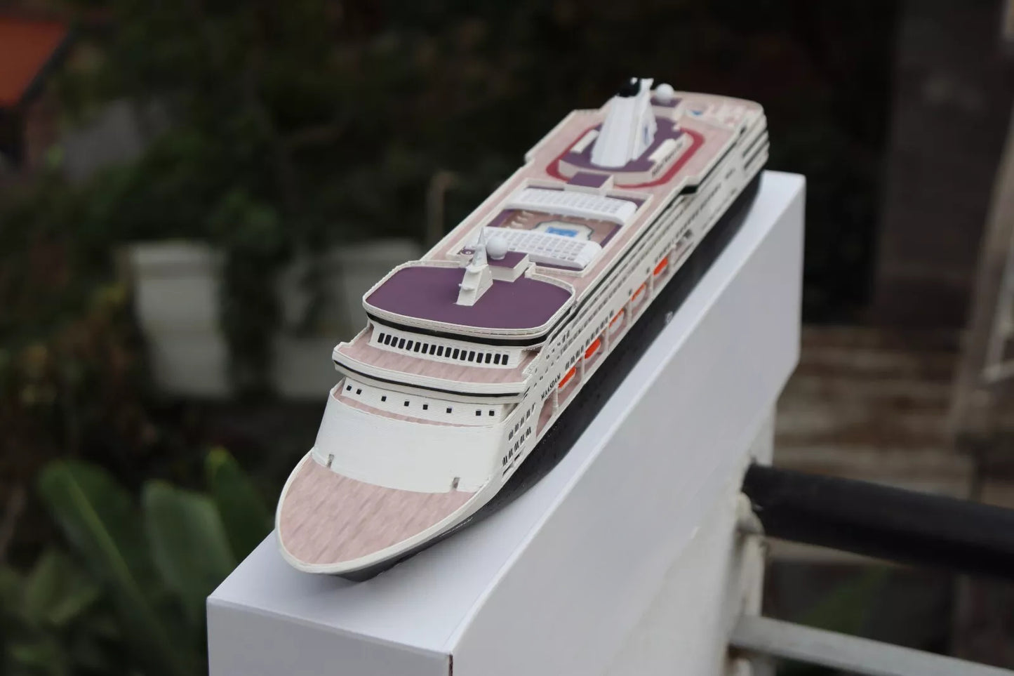 Holland America Line Maasdam (1992) cruise ship model
