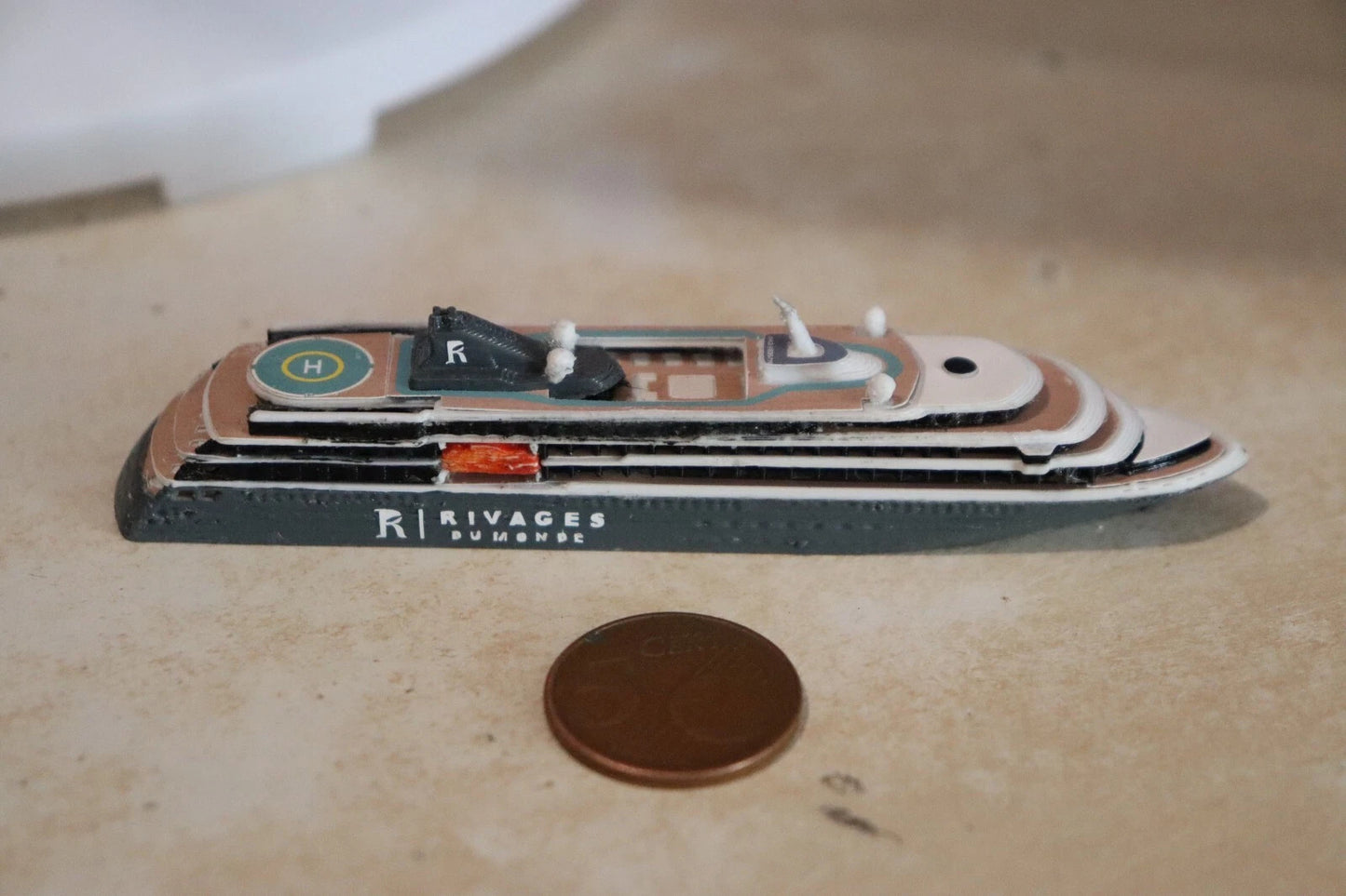 1:1250 Rivages du Monde' World Explorer cruise ship model