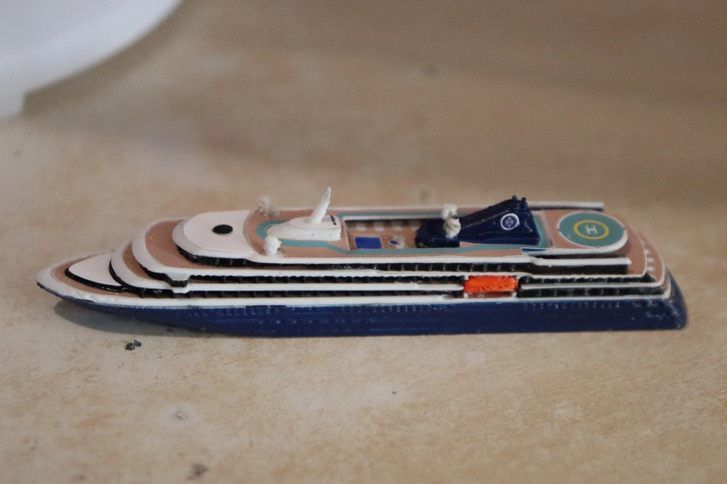 1:1250 Atlas Ocean Voyages' World Traveller cruise ship model