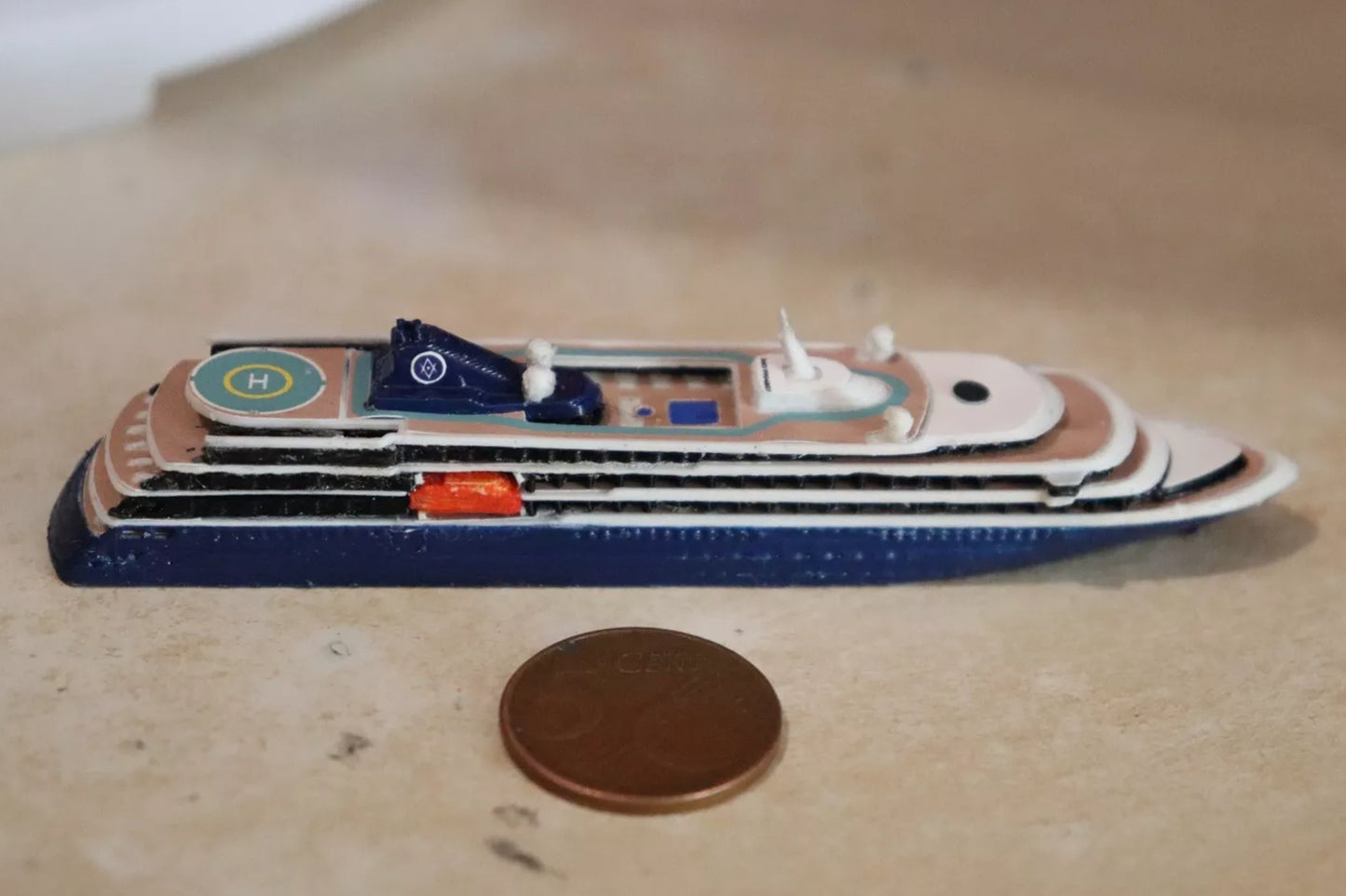 1:1250 Atlas Ocean Voyages' World Traveller cruise ship model