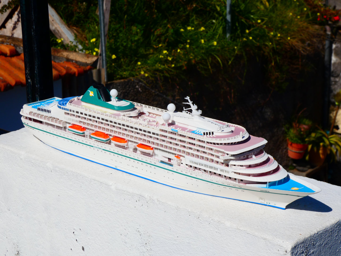 Phoenix Reisen Amera cruise ship model