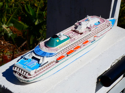 Phoenix Reisen Amera cruise ship model