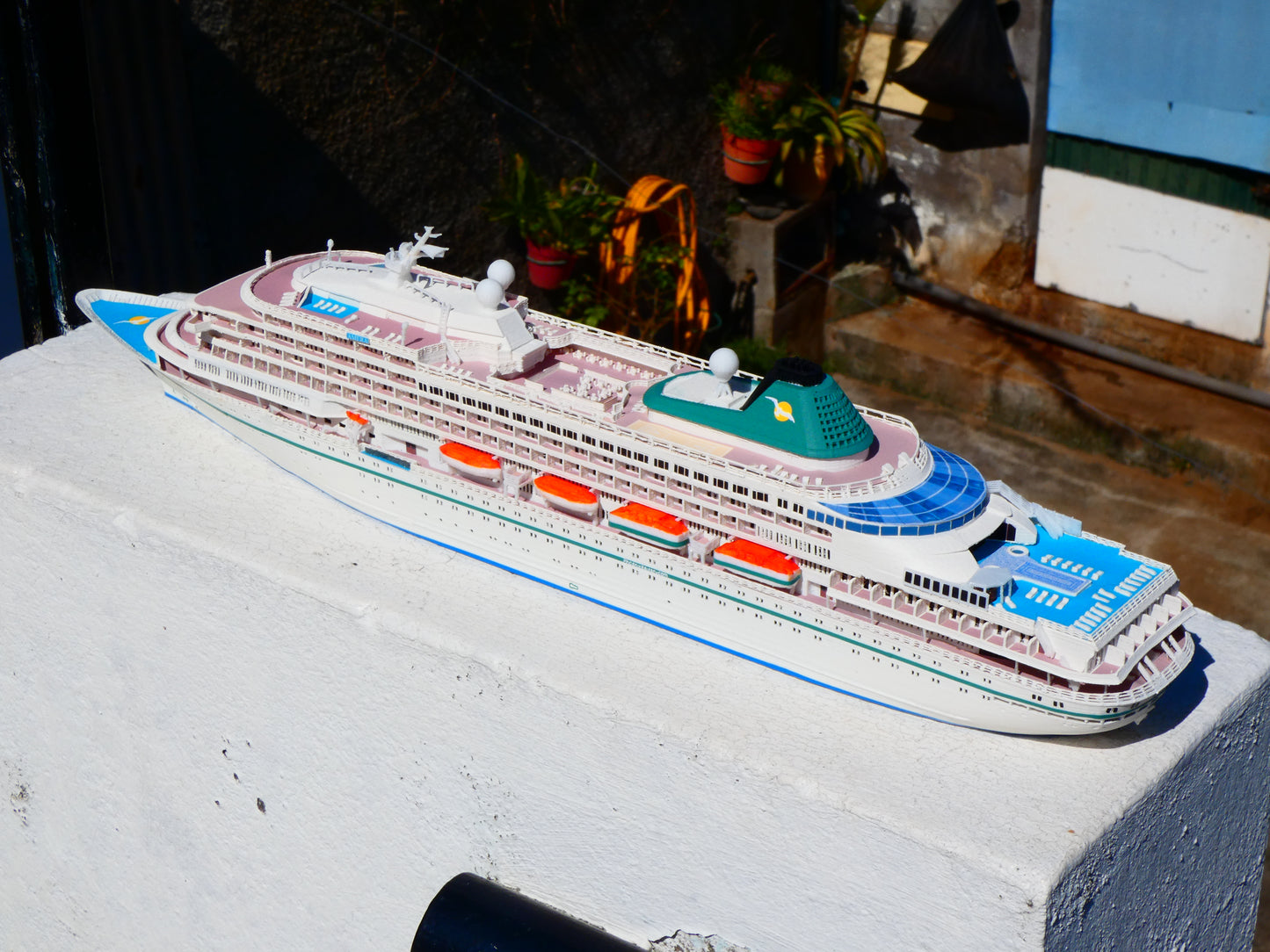 Phoenix Reisen Amera cruise ship model